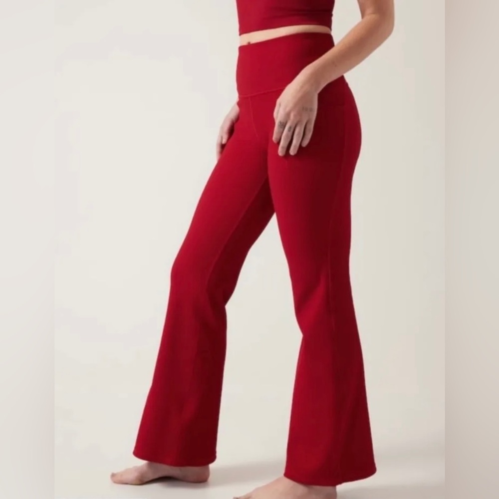 Athleta xs Salutation Stash Rib Flare // Candy Red nwt